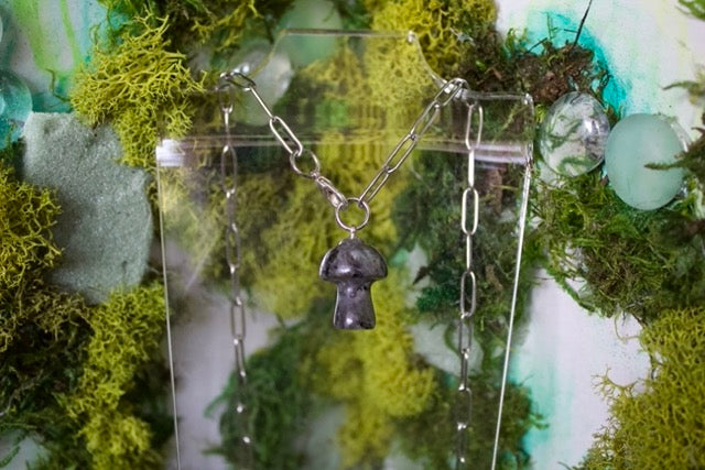 Larvikite mushy choker