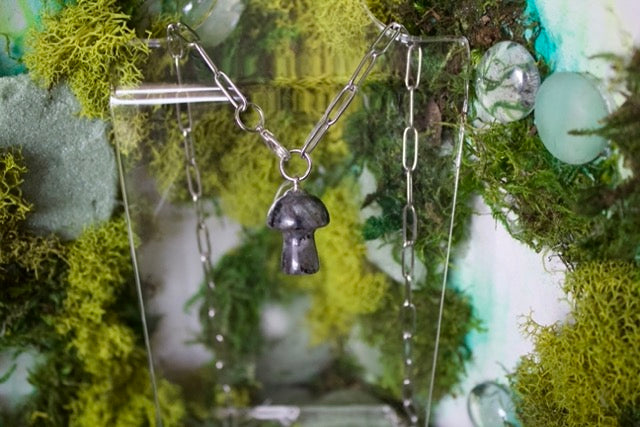 Larvikite mushy choker