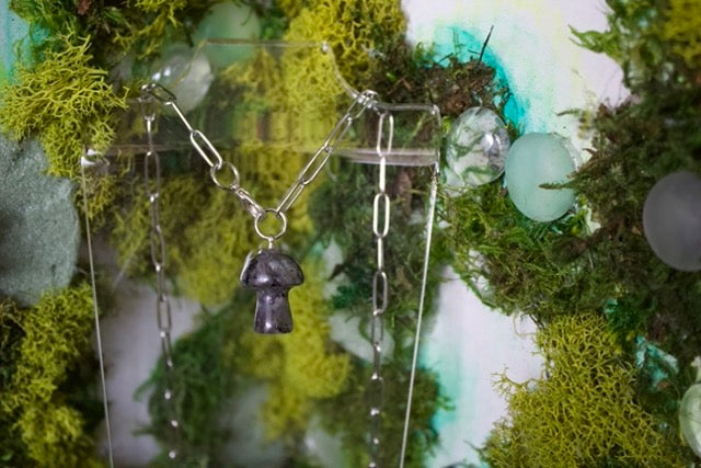 Larvikite mushy choker